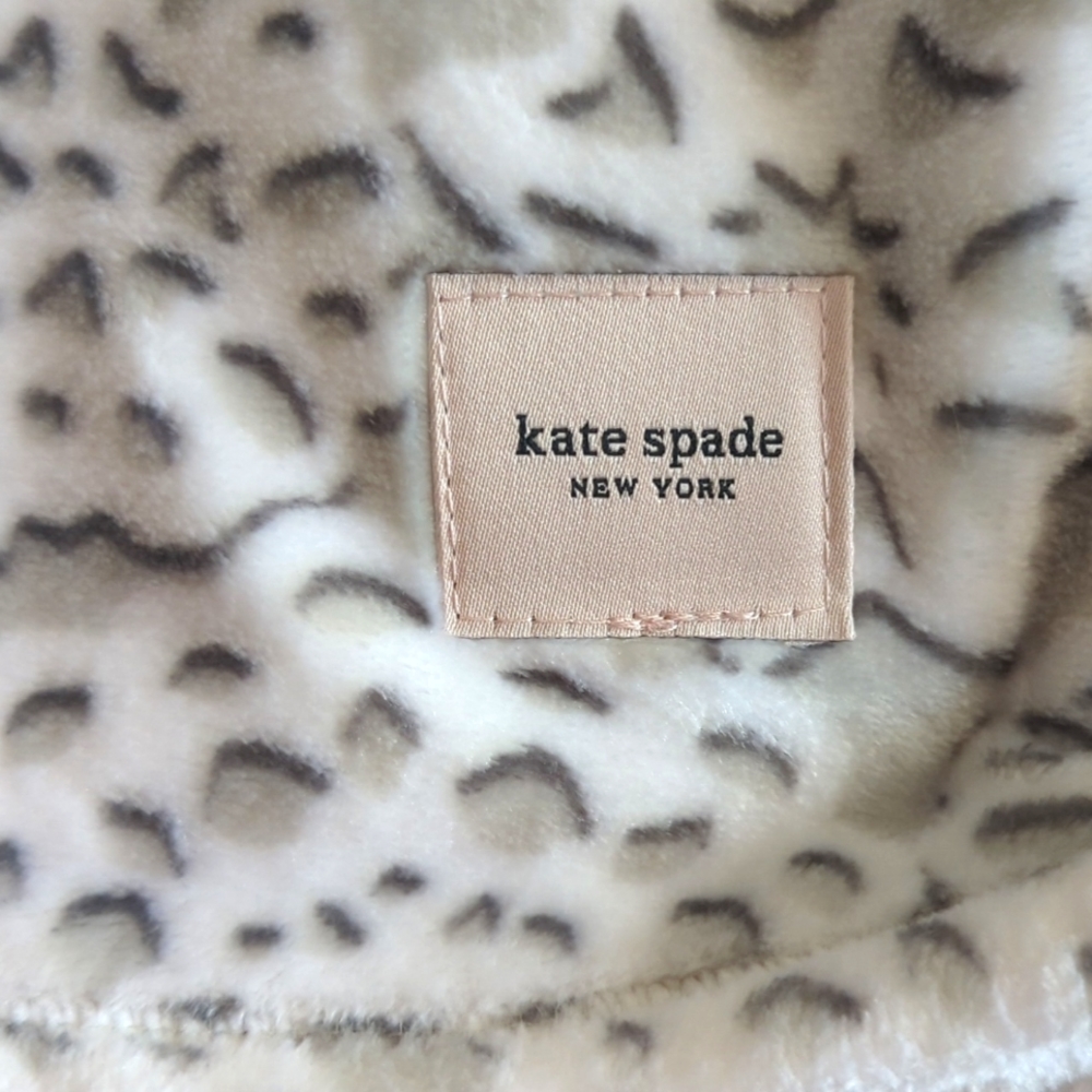 ❌SOLD❌Kate Spade Paper Snowflake Fleece Throw HTF - Picture 6 of 7